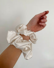 Load image into Gallery viewer, Oversized Scrunchie